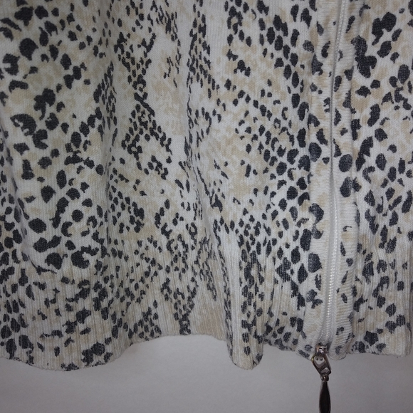 Soma L Creme Snakeskin Zip Up Athletic Jacket - Picture 2 of 9